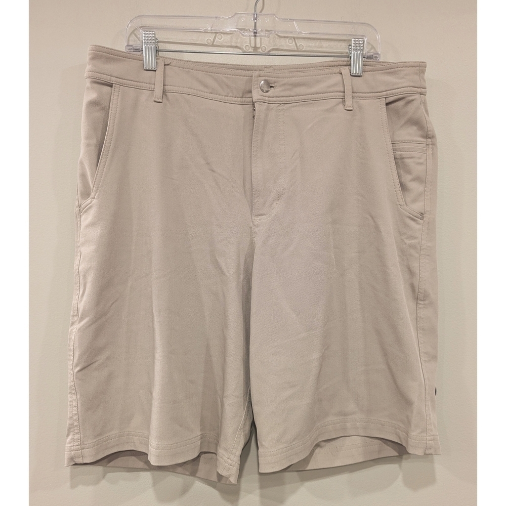 Lululemon ABC Short 9" Inseam in Light Tan Size 38